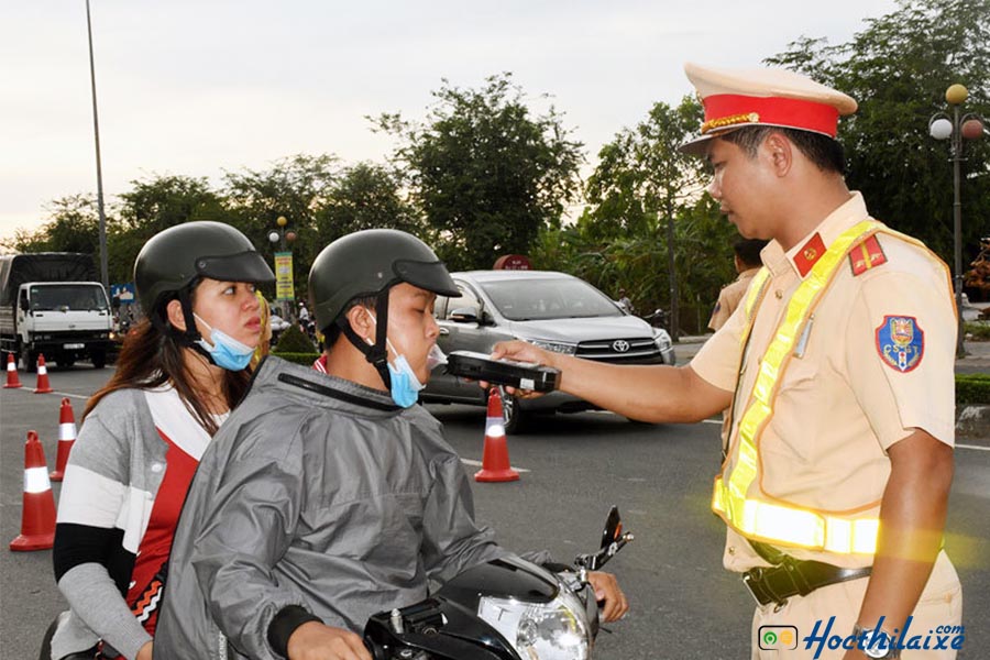 Phạt vi phạm giao thông đối với người điều khiển xe máy 